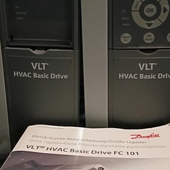 (2) Danfoss VLT HVAC Basic Drive FC 101 VFD 3.7kW 5HP 380-480V IP20 136G8992