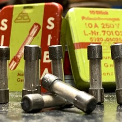 8 – Eight VINTAGE SIBA 10A 250V 5mm x 20mm – Old unknown condition – GERMANY