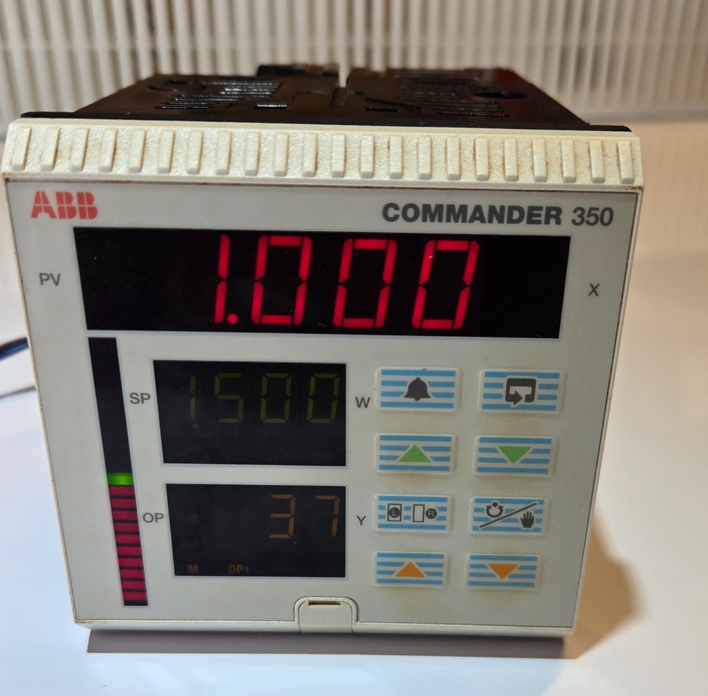 ABB COMMANDER 350 UNIVERSAL PROCESS CONTROLLER