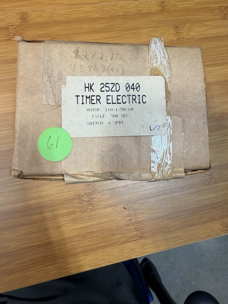 Brand New Carrier HK 25ZD 040 Electric Timer 300 SEC 4SPDT