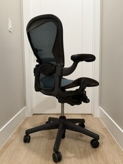 Herman Miller Aeron Classic Desk Chair | | Size B | Rare Emerald | 9.5/10