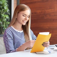 100 Pack Yellow Kraft Bubble Mailers 6×10 Inch – Secure Self-Sealing Envelopes