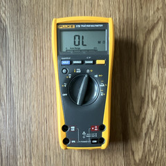 Fluke 179 True RMS Digital Multimeter Auto-Ranging MIN/MAX 6000ct CAT III 1000V