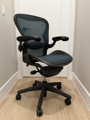 Herman Miller Aeron Classic Desk Chair | | Size B | Rare Emerald | 9.5/10