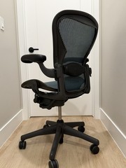 Herman Miller Aeron Classic Desk Chair | | Size B | Rare Emerald | 9.5/10