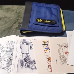 MTV Zipper Binder Portfolio with Various cartoon cells. read description