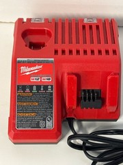 MILWAUKEE TOOLS 3404-20 1/2″ FUEL DRILL WITH XC4.0 BATTERY AND CHARG (P18027869)