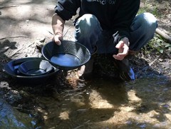 Gold rush panning kit with carry bag; 10-piece prospecting tools for adults and