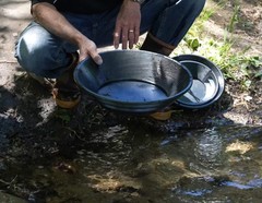 Gold rush panning kit with carry bag; 10-piece prospecting tools for adults and
