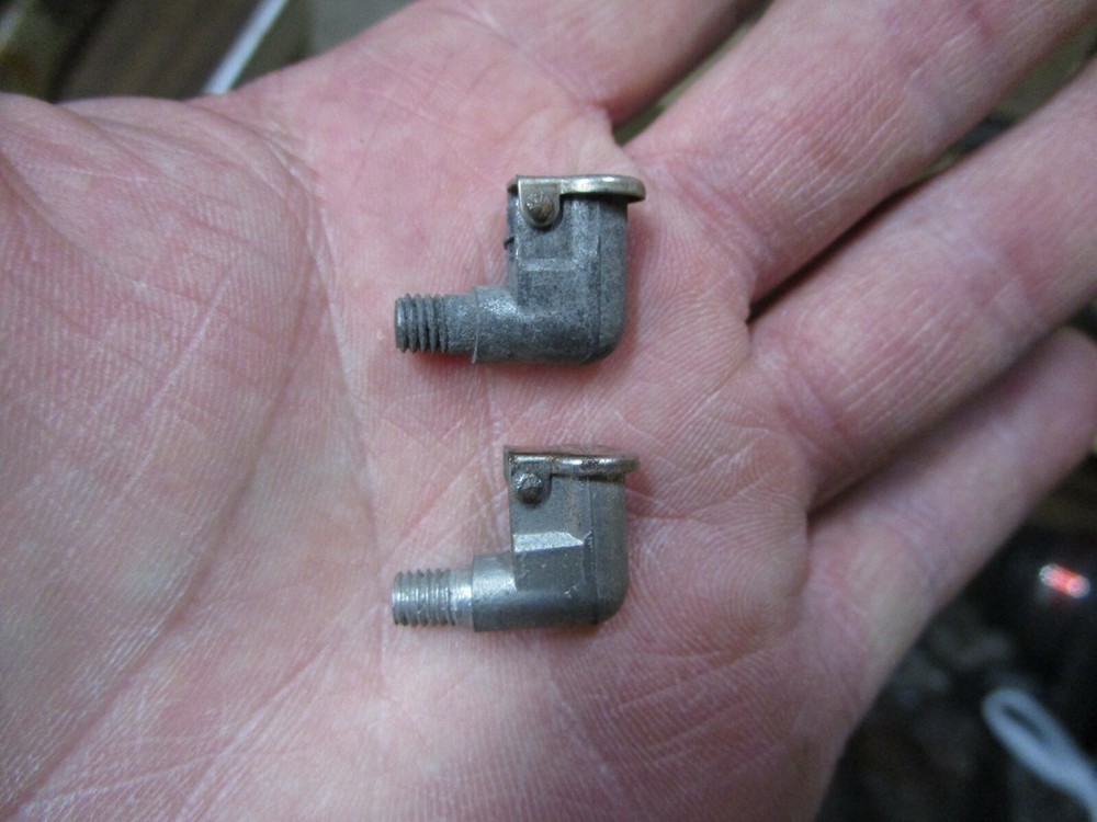 2 NOS Gits 3/16″ X 32 tpi 90 Degree Flip Top Oiler Antique Machine Engine Motor