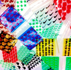 700 SMALL BAGGIES 1515 1.5″ X 1.5″ MINI RESEALABLE DESIGNER BAGS RED DICE