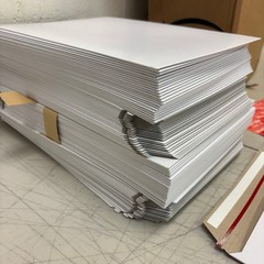 100 Count – 12.5″ x 9.25″ Flat Cardboard Envelope Mailers, with Stickers- White