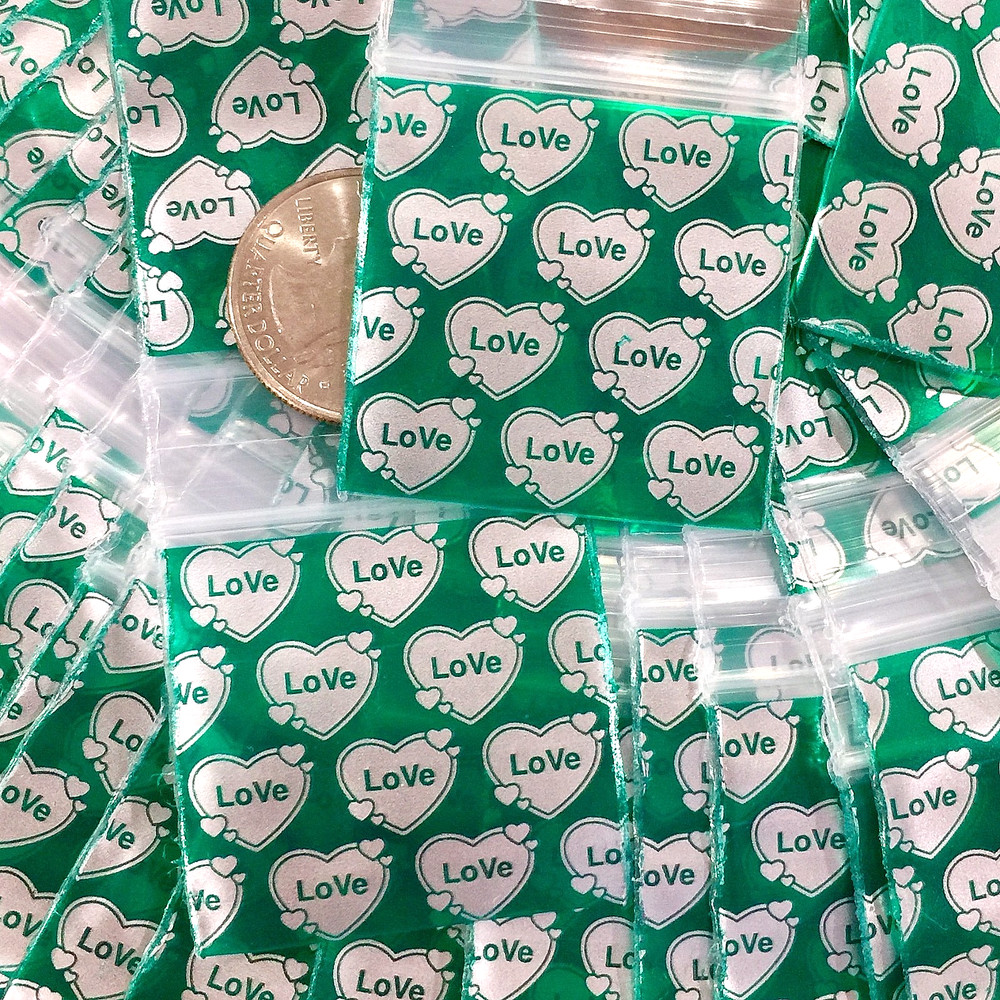 BaggiesSince1987 Design Zip Bags 1515 100PCS SWEETHEART in SILVER on PEARL GREEN