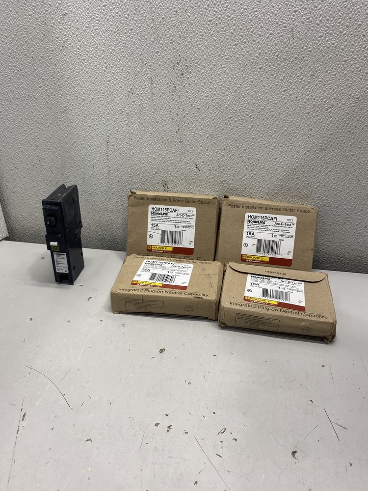 Lot of 4 SquareD/Homeline HOM115PCAFI Circuit Breaker 15A