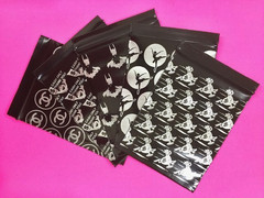 BaggiesSince1987 – 3040 3″ X 4″ Zip Seal 5 DESIGN MIXED Opaque Bags Silver Print