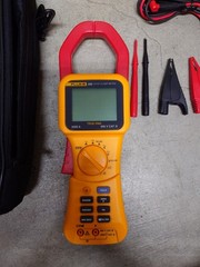 Fluke 355 True-rms 2000A AC/DC Clamp Meter – Excellent Condition, Open Box