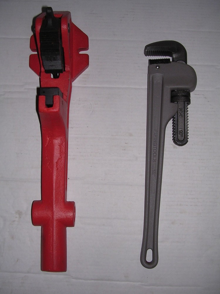 NEW FOOT VISE & PIPE WRENCH 1-1/4″-2 RIDGID 300 535 700 1822 1224 Pipe Threader