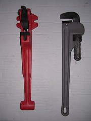 NEW FOOT VISE & PIPE WRENCH 1/2″-1-1/4″ RIDGID 300 700 141 161 Pipe Threader 811