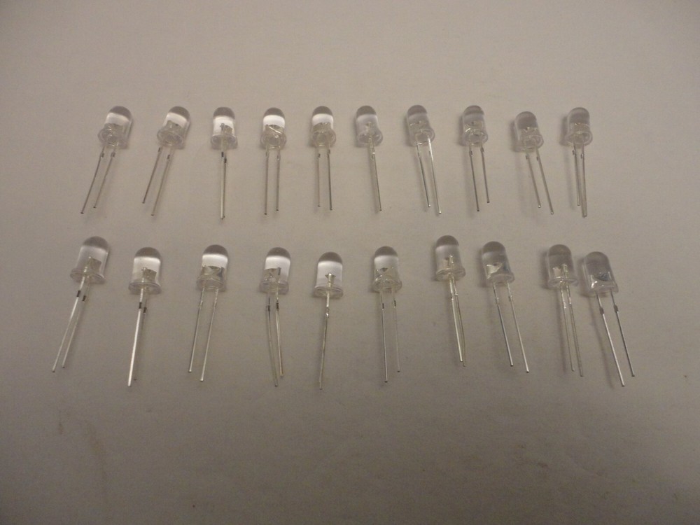 20Pcs Pack 5mm White LED Light Emitting Diodes Clear Color Bulb Focus Signal DIY
