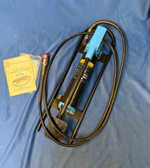 Cembre PO 700 Hydraulic Foot Pump w/ Case