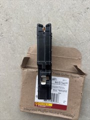 NEW SQUARE D HOMELINE HOM115PCAFI HOM115PCAFIC 15A PLUG ON NEUTRAL AFCI No Box