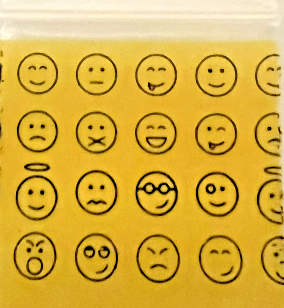 100 SMALL BAGGIES 1515 1.5′ X 1.5′ MINI POLY RESEALABLE BAGS EMOJI’S