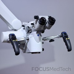 Carl Zeiss OPMI VARIO 700 Surgical Microscope with Foot Switch