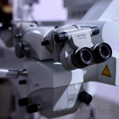 Carl Zeiss OPMI VARIO 700 Surgical Microscope with Foot Switch