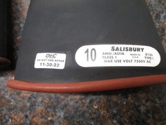 Salisbury D120 Size 10 Lineman Rubber Insulating Gloves Class 1 Type 1 7500V