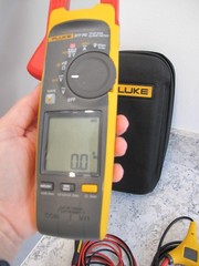 Fluke 377 FC true rms digital handheld clamp meter w/ iflex i2500-18 + bag+leads