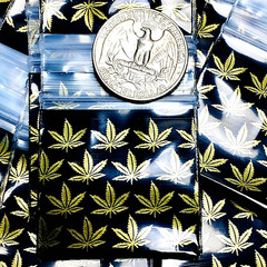 BaggiesSince1987 – 1515 Design Zip Bags 100PCS “WEEDS LEAF” in Gold, READ DETAIL