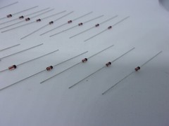 20 Pcs Pack Lot Silicon Planar Zener Diodes 1/2W 0.5W DO-35 Package DIP – 10V