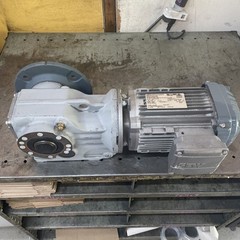 SEW-EURODRIVE KAF47 DRN80M4 1751/166 RPM 3PH 230/460 V 3.1/1.56 A Gearmotor