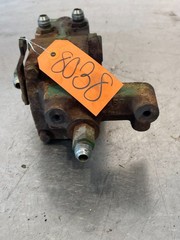 1967 John Deere 4020 Tractor Hydraulic Valve Block R27492R