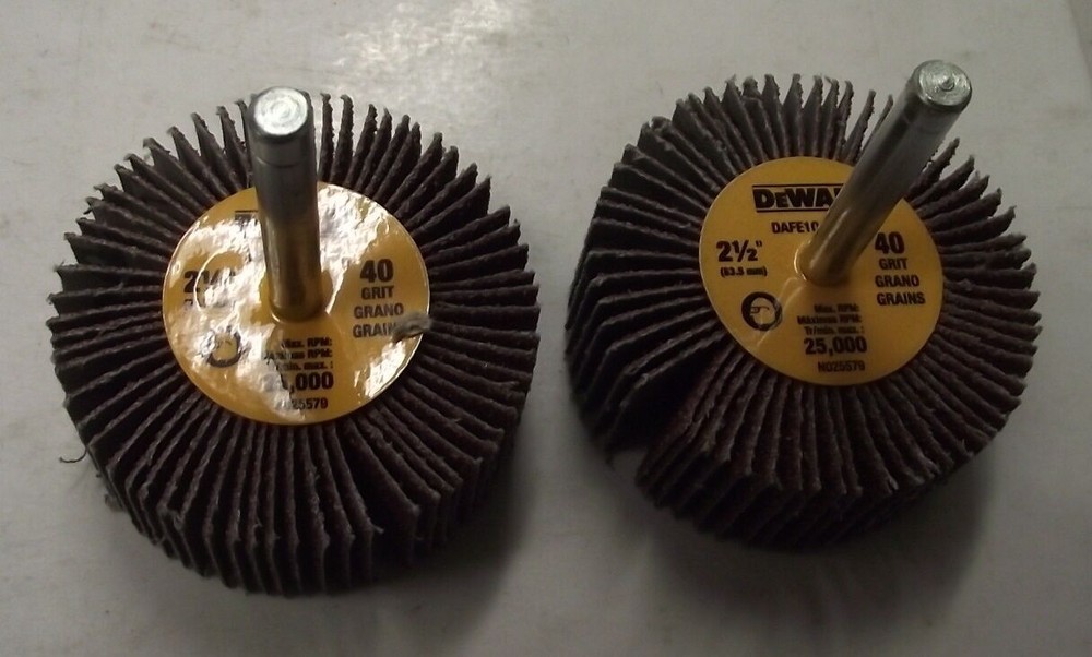 DEWALT DAFE1Q0410 2-1/2″ x 1″ x 1/4″ 40 Grit High Performance Flap Wheel 2pcs.