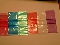100 SMALL BAGGIES 1515 1.5′ X 1.5′ MINI POLY RESEALABLE BAGS RED SMILEY FACE