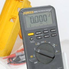 READ Fluke 87-V (87V) True RMS Digital Handheld Multimeter BUNDLE