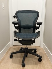 Herman Miller Aeron Classic Desk Chair | | Size B | Rare Emerald | 9.5/10