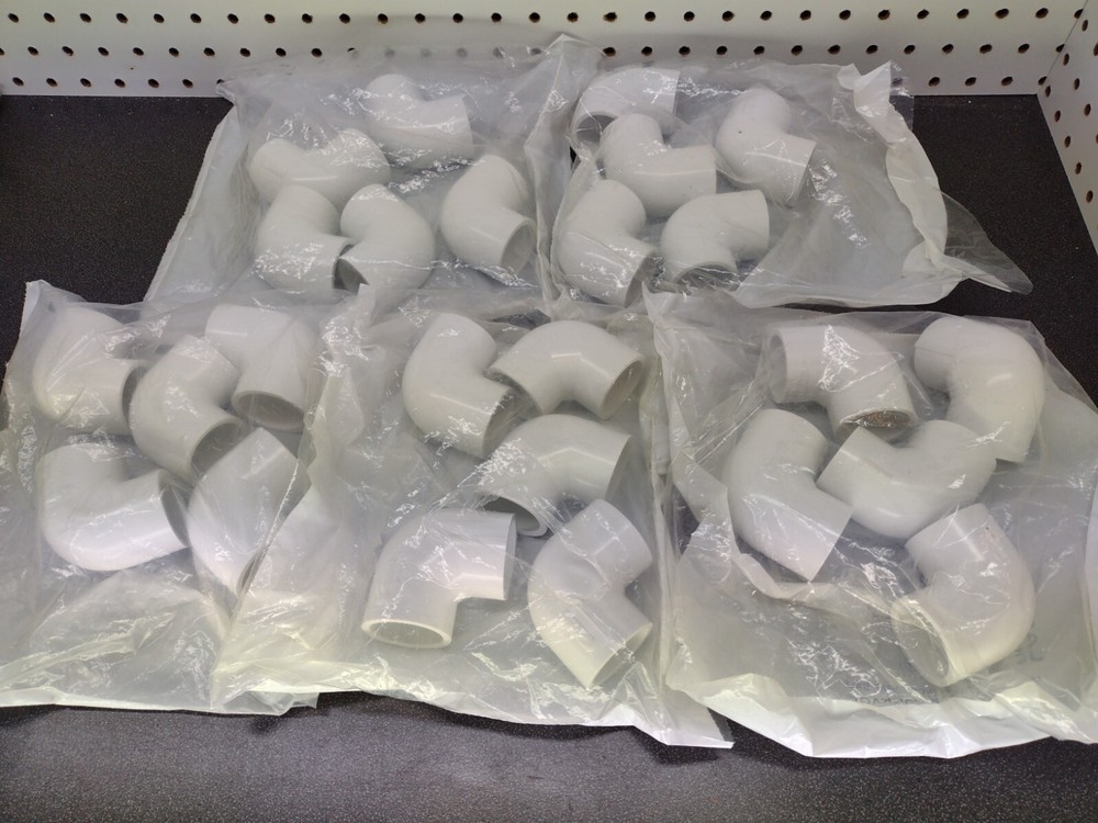 LASCO 1″ Sch 40 PVC 90 Elbow. Slip to Slip (BUNDLE OF 25) 5 BAGS OF 5 PER BAG.