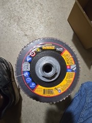 Dewalt DWA8280H 4-1/2″ X 5/8-11 40G T29 Ceramic Flap Disc LOT OF 10 Metal SS