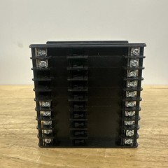 Love Controls 4B-33 Temperature / Process Controller