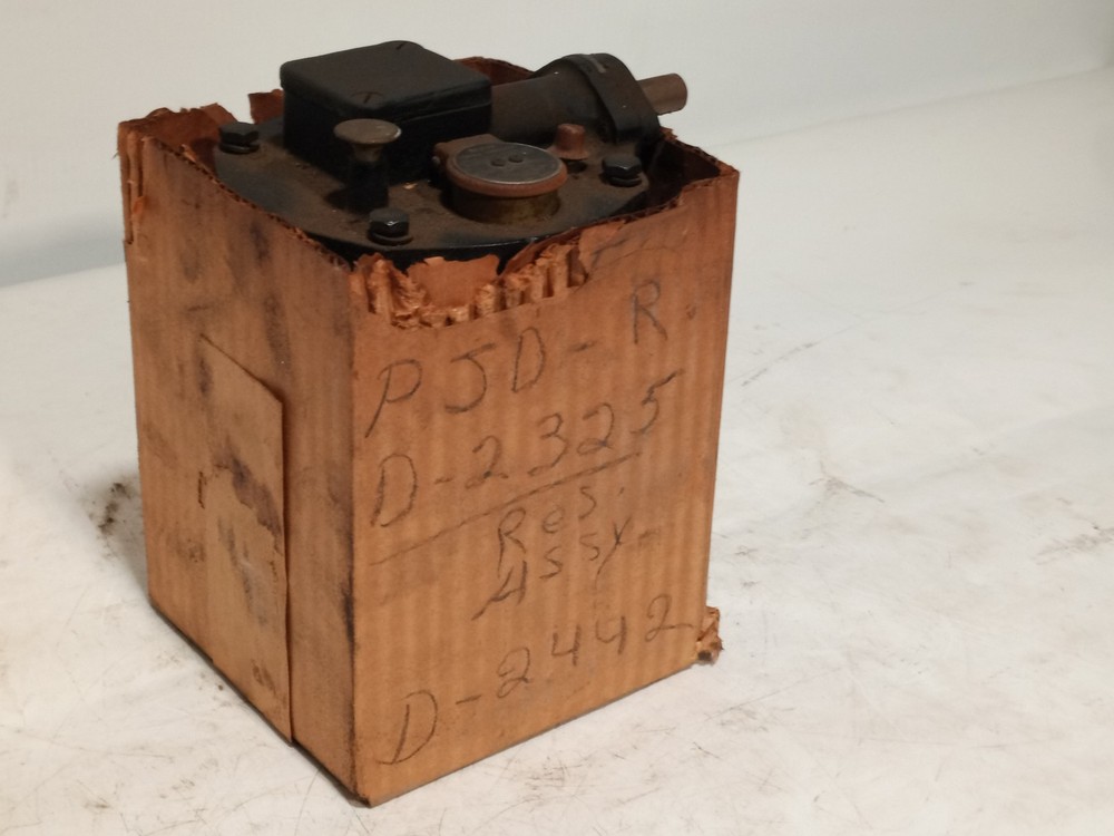 Bijur PJD-R central lubricating pump reservoir unit as shown in pictures
