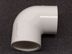 LASCO 1″ Sch 40 PVC 90 Elbow. Slip to Slip (BUNDLE OF 25) 5 BAGS OF 5 PER BAG.