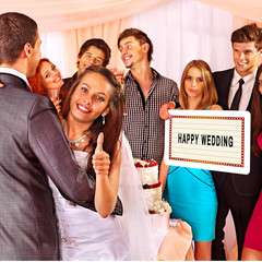 6-Pack Wedding Bottle Service Sign with Letter Stickers for Events (Red)