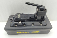 ENERPAC PAMG1405N TURBO 2 AIR DRIVEN HYDRAULIC FOOT PUMP 4/3-WAY VALVE 700 BAR