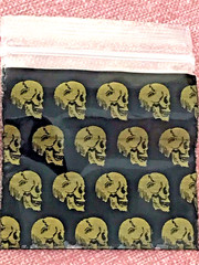700 SMALL BAGGIES 1515 1.5″ X 1.5″ MINI RESEALABLE DESIGNER BAGS RED DICE