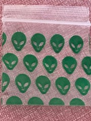 100 SMALL BAGGIES 1515 1.5″ X 1.5″ MINI Resealable POLY DESIGNER BAG GREEN ALIEN